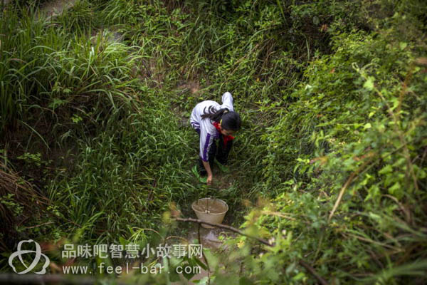 11岁微笑妹妹陈礼燕照顾病重父撑起一个家-平凡人不平凡的故事_平凡人感人小故事